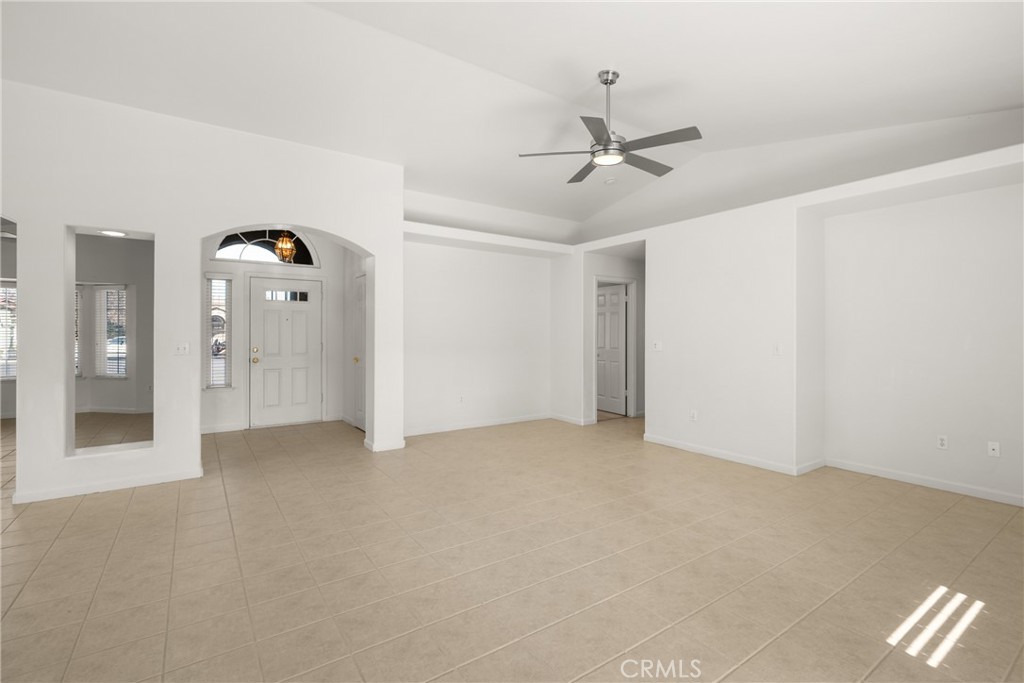 15647 Wooten Ct, Kerman, CA 93630