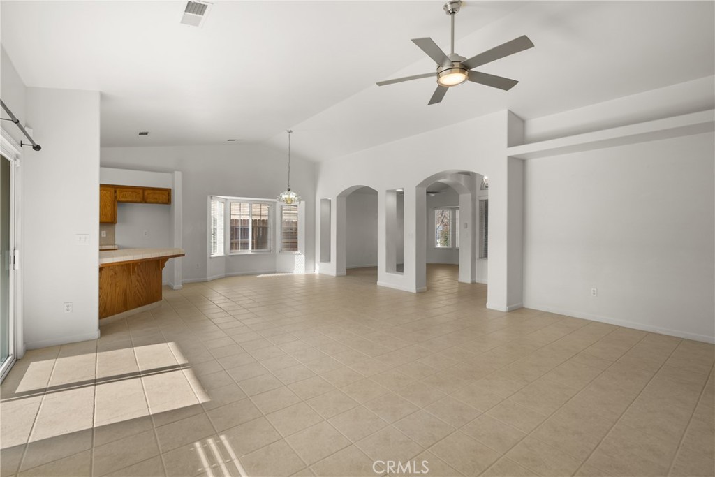 15647 Wooten Ct, Kerman, CA 93630