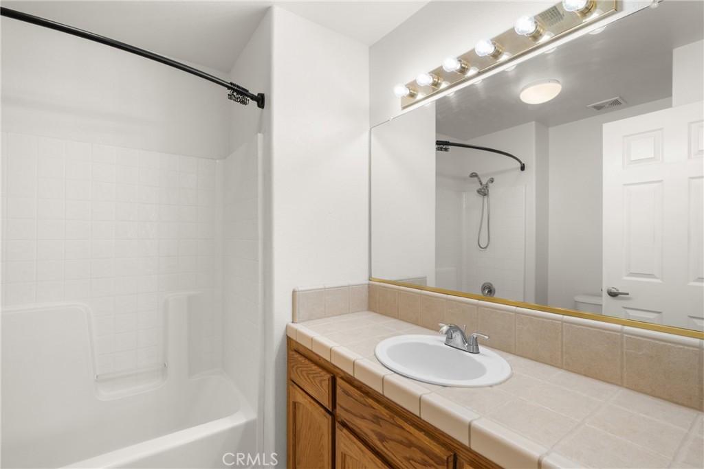 15647 Wooten Ct, Kerman, CA 93630