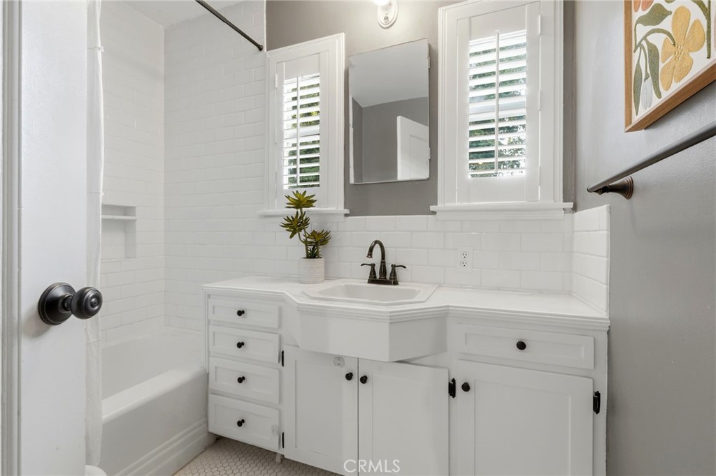 1708 W Myrtle Ave, Visalia, CA 93277