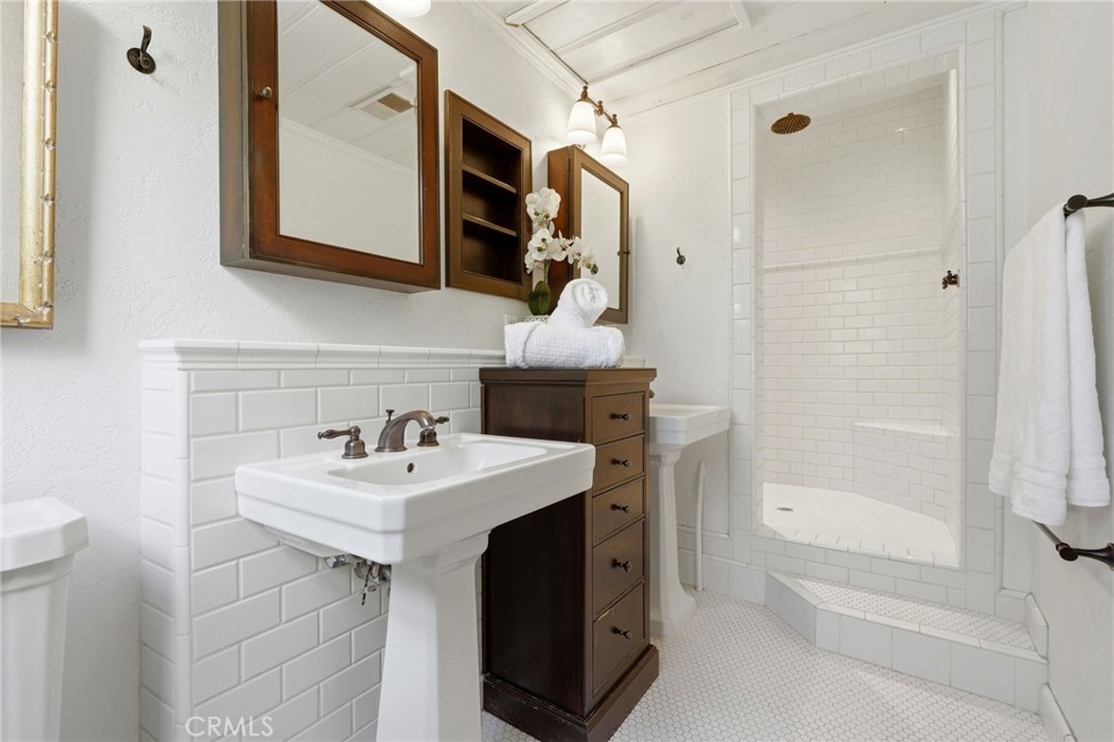 1708 W Myrtle Ave, Visalia, CA 93277