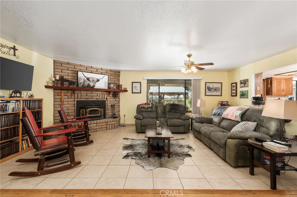 39500 Millwood #C, Woodlake, CA 93286