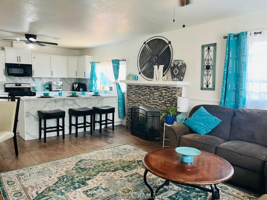 824 N Willis, Visalia, CA 93291