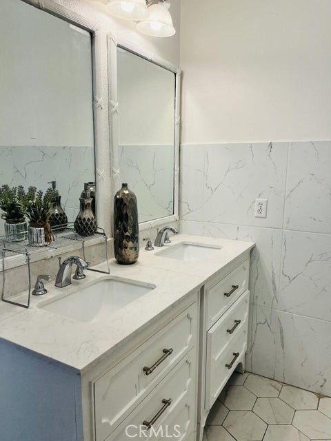 824 N Willis, Visalia, CA 93291