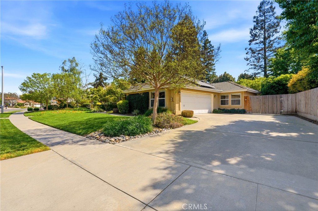 2134 Cottonwood Cir, Visalia, CA 93277