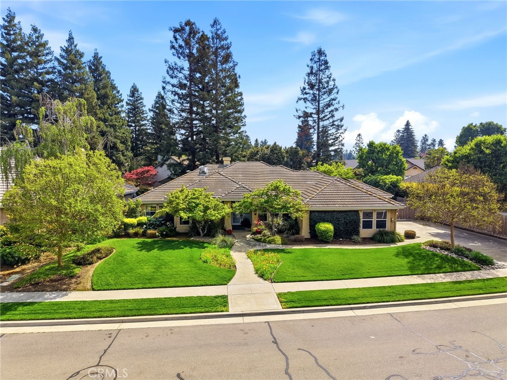 2134 Cottonwood Cir, Visalia, CA 93277