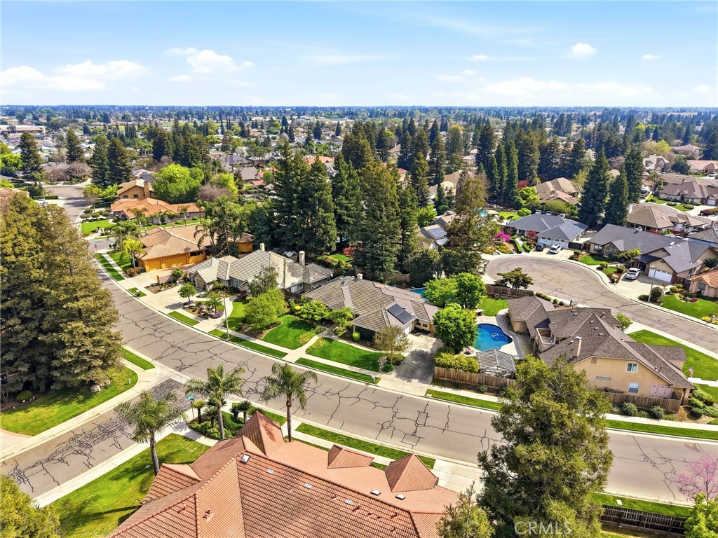 2134 Cottonwood Cir, Visalia, CA 93277