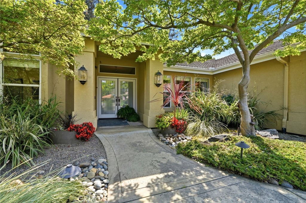 2134 Cottonwood Cir, Visalia, CA 93277