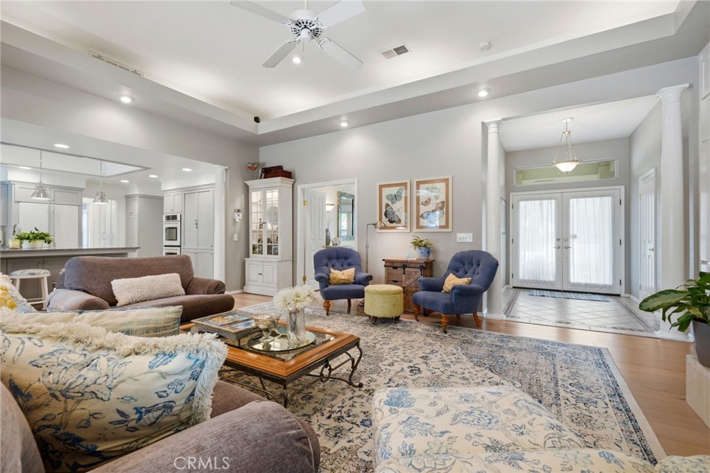 2134 Cottonwood Cir, Visalia, CA 93277