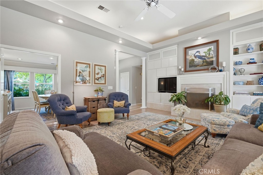 2134 Cottonwood Cir, Visalia, CA 93277