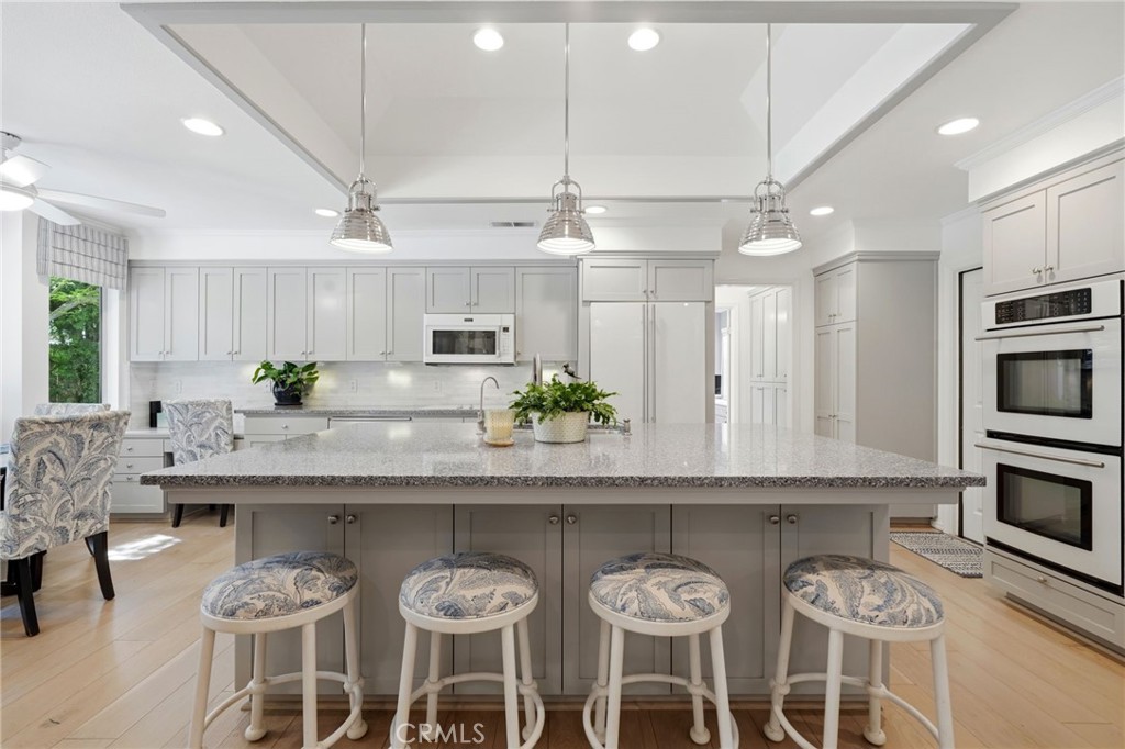 2134 Cottonwood Cir, Visalia, CA 93277