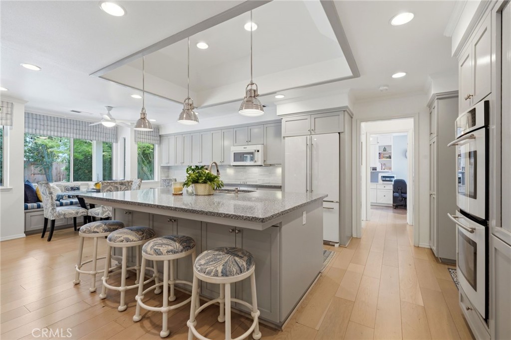 2134 Cottonwood Cir, Visalia, CA 93277