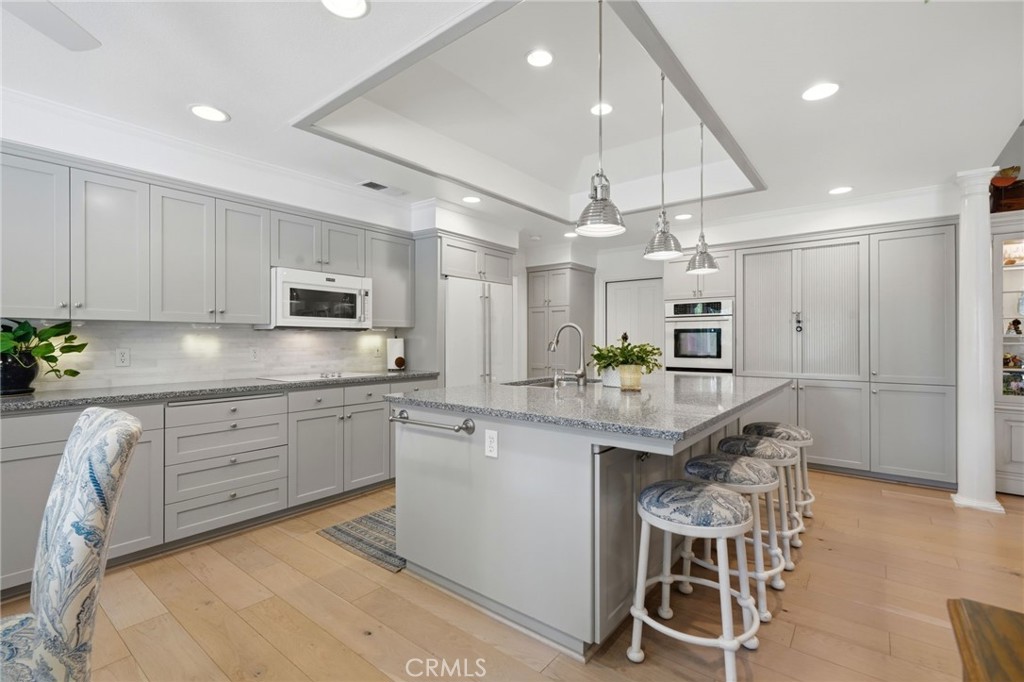 2134 Cottonwood Cir, Visalia, CA 93277