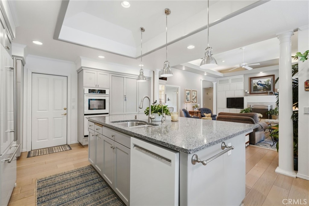 2134 Cottonwood Cir, Visalia, CA 93277