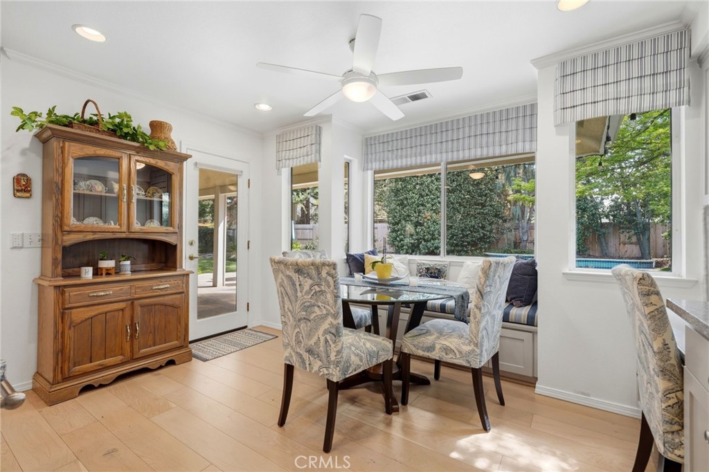 2134 Cottonwood Cir, Visalia, CA 93277