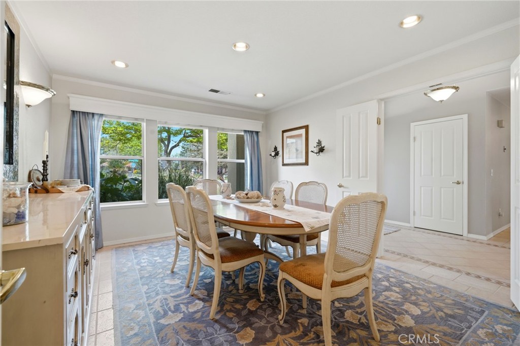 2134 Cottonwood Cir, Visalia, CA 93277