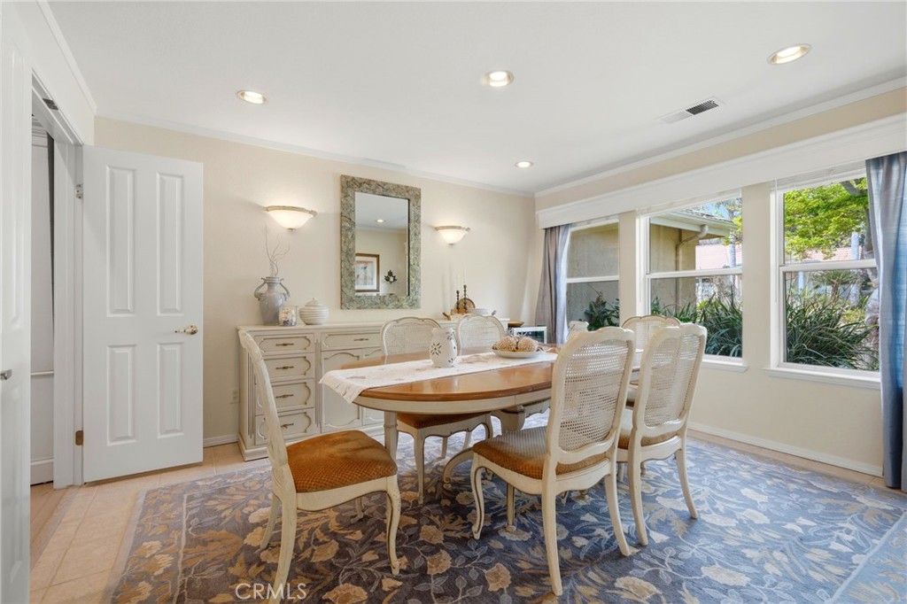 2134 Cottonwood Cir, Visalia, CA 93277