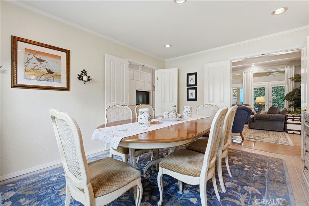 2134 Cottonwood Cir, Visalia, CA 93277