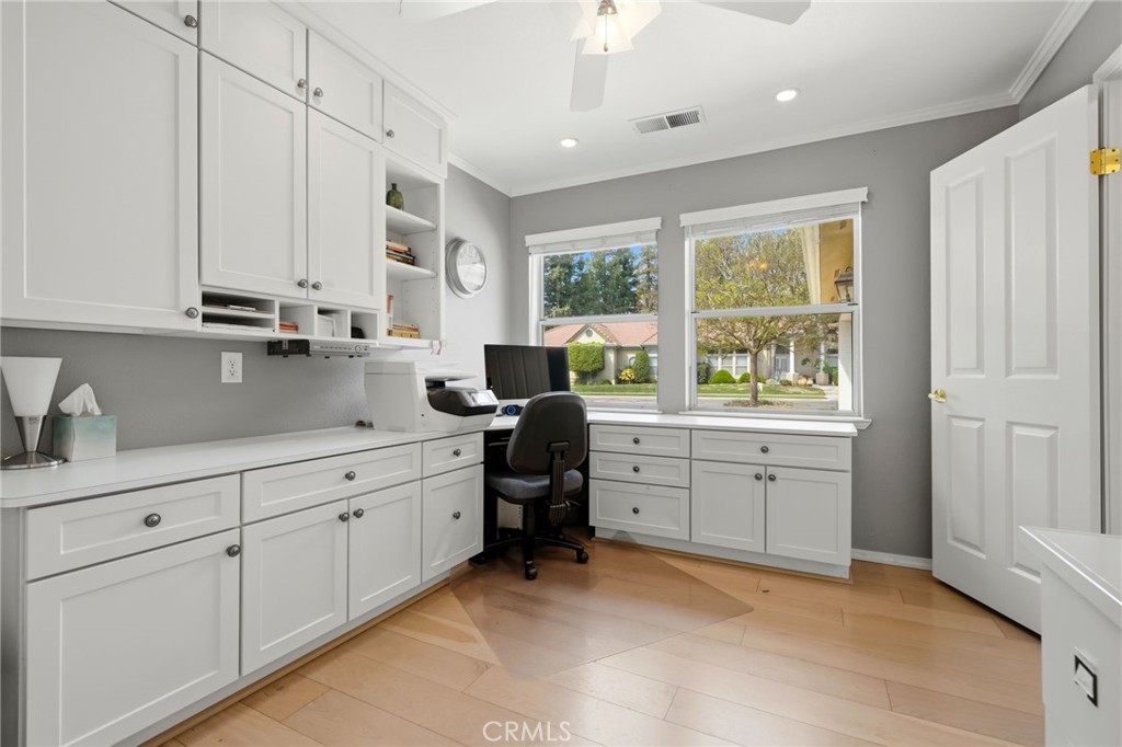 2134 Cottonwood Cir, Visalia, CA 93277