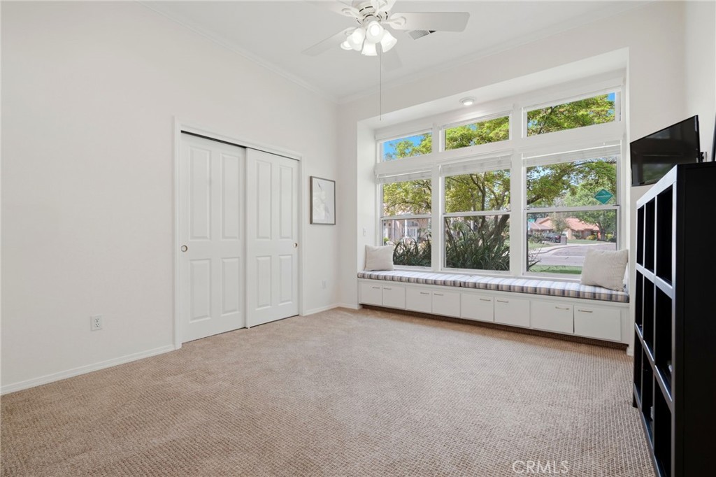 2134 Cottonwood Cir, Visalia, CA 93277