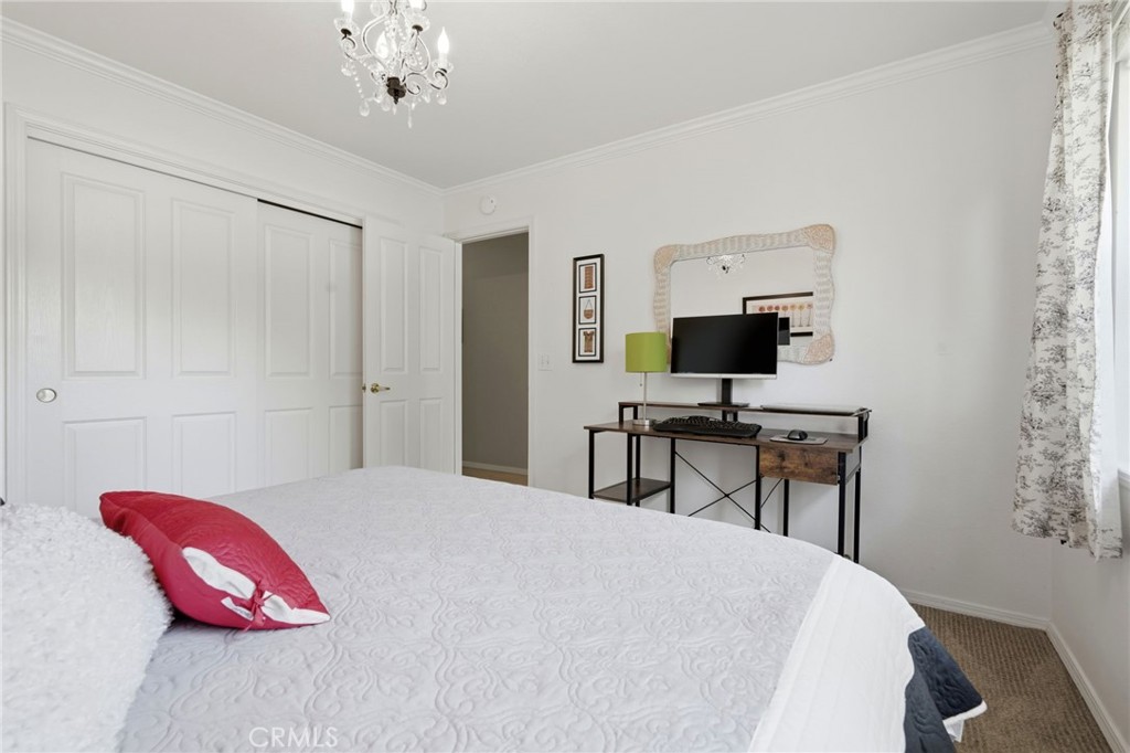 2134 Cottonwood Cir, Visalia, CA 93277