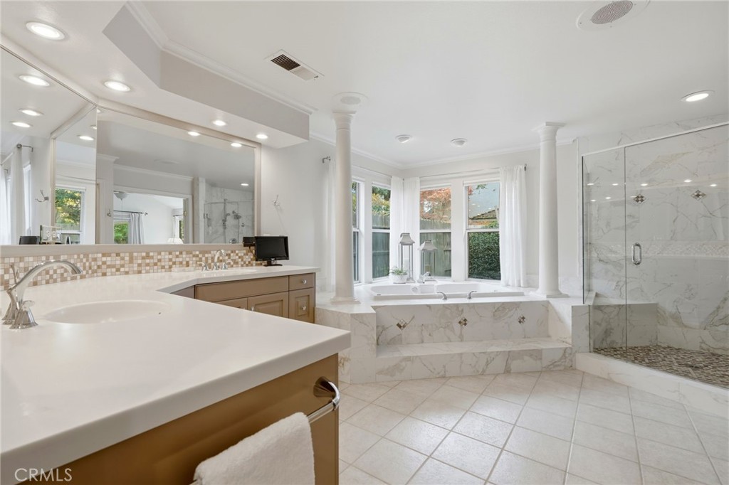 2134 Cottonwood Cir, Visalia, CA 93277