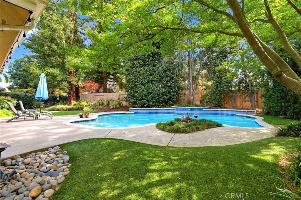 2134 Cottonwood Cir, Visalia, CA 93277