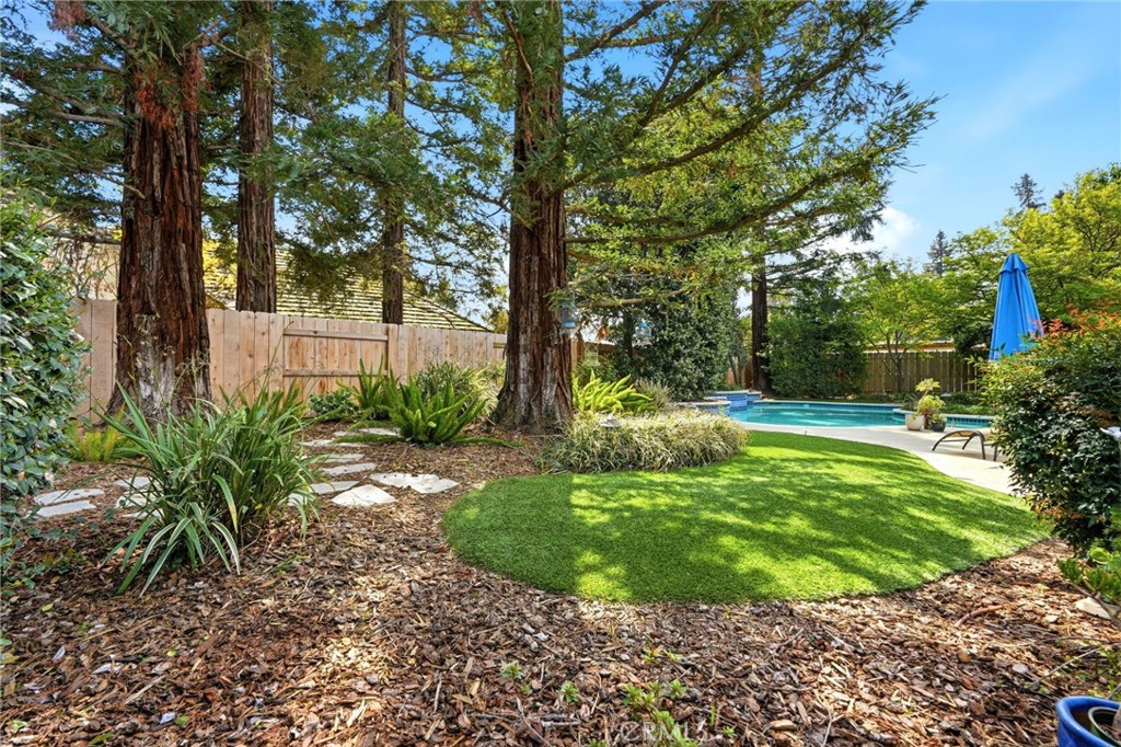 2134 Cottonwood Cir, Visalia, CA 93277