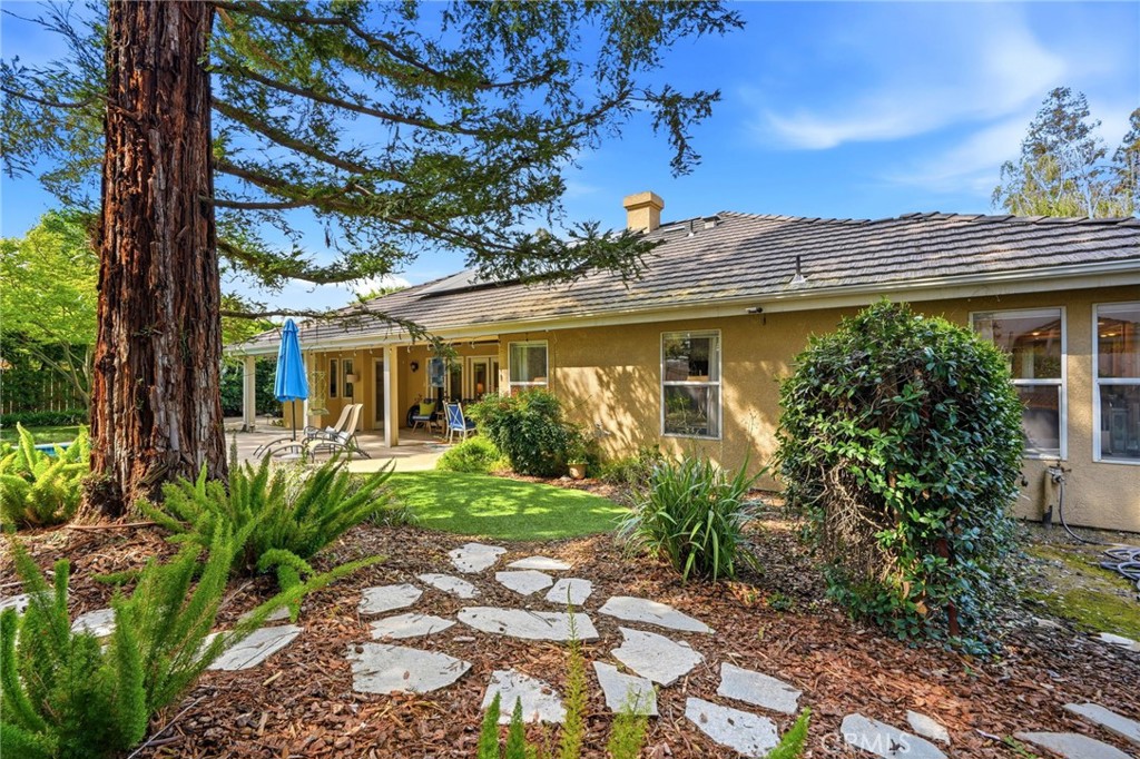 2134 Cottonwood Cir, Visalia, CA 93277