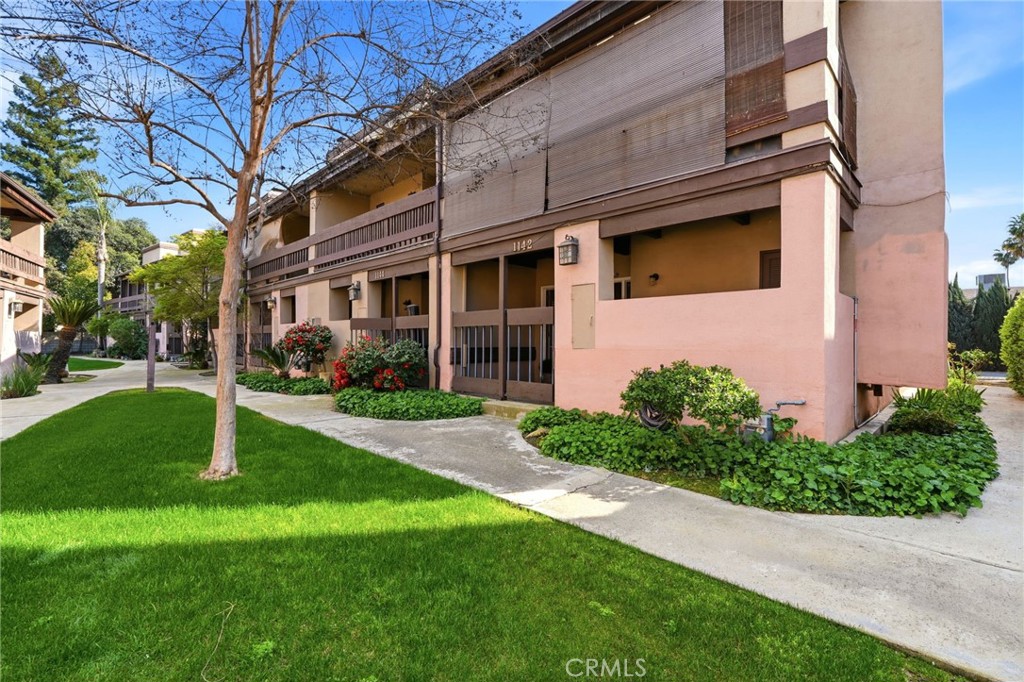 1142 N Gem St, Tulare, CA 93274