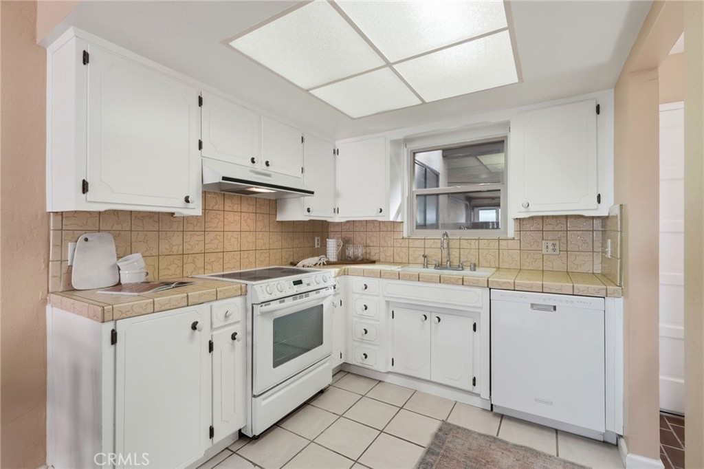 1142 N Gem St, Tulare, CA 93274