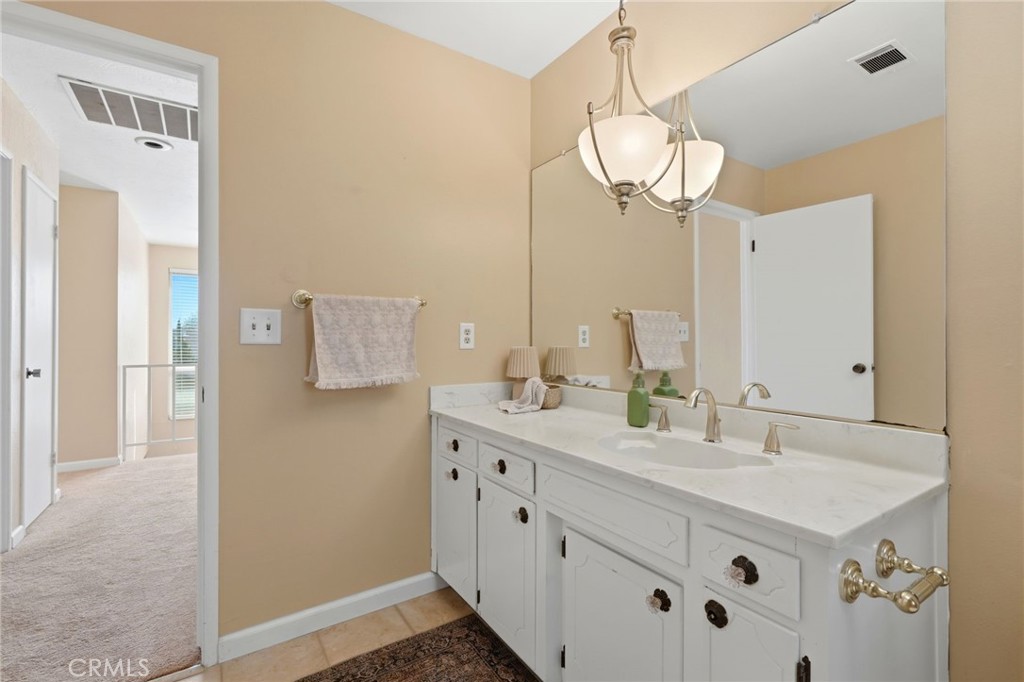 1142 N Gem St, Tulare, CA 93274