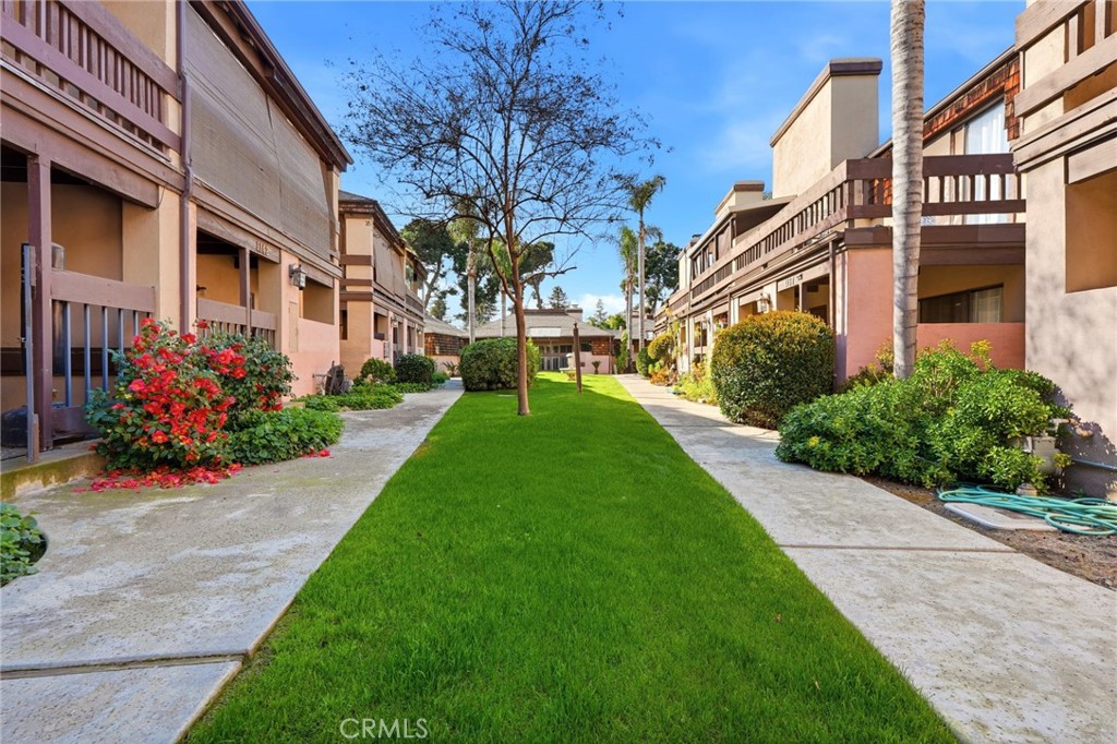 1142 N Gem St, Tulare, CA 93274