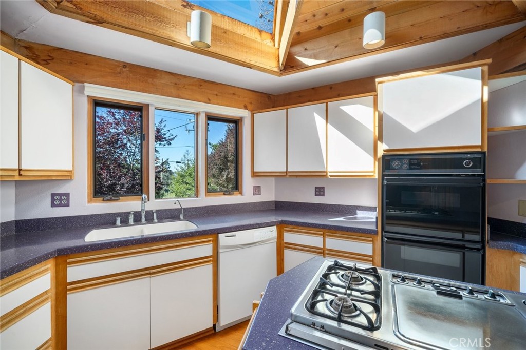 1608 Bradford Rd, Cambria, CA 93428