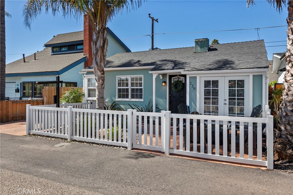 220 Capistrano Ave, Pismo Beach, CA 93449