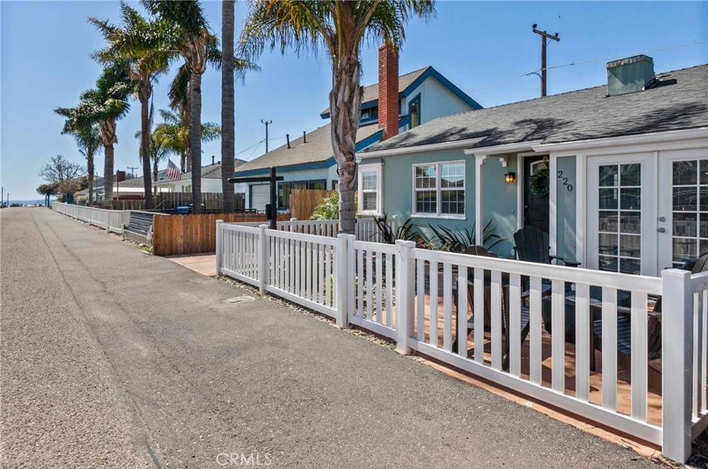 220 Capistrano Ave, Pismo Beach, CA 93449