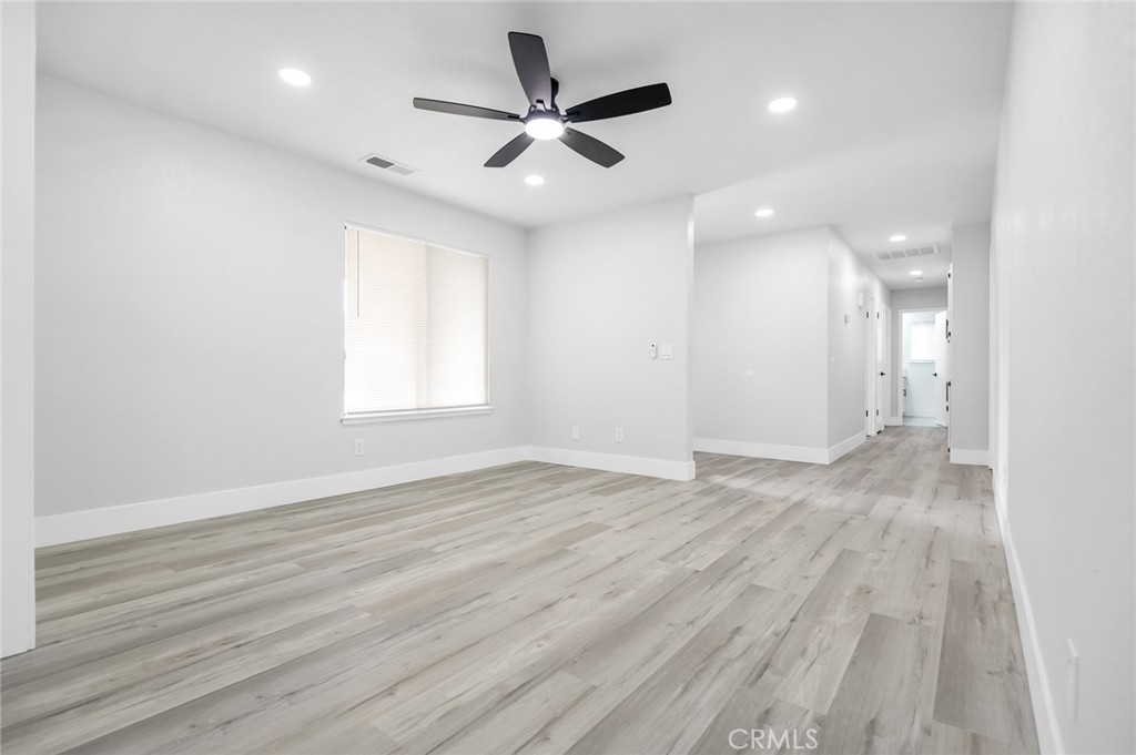 1828 S Hillcrest, Visalia, CA 93292