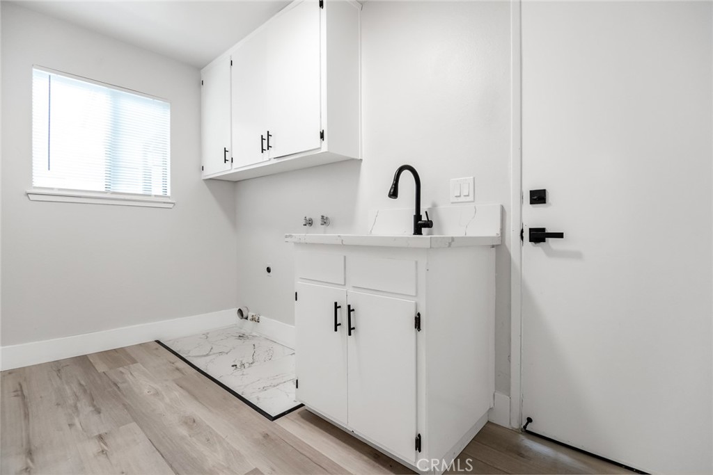 1828 S Hillcrest, Visalia, CA 93292