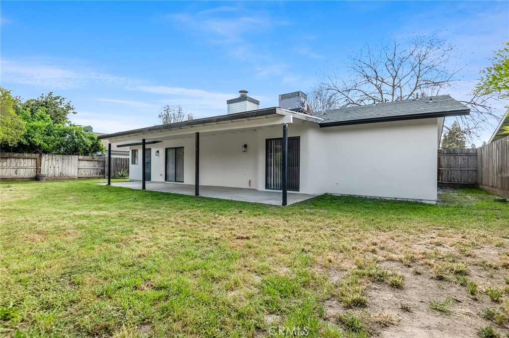 1828 S Hillcrest, Visalia, CA 93292