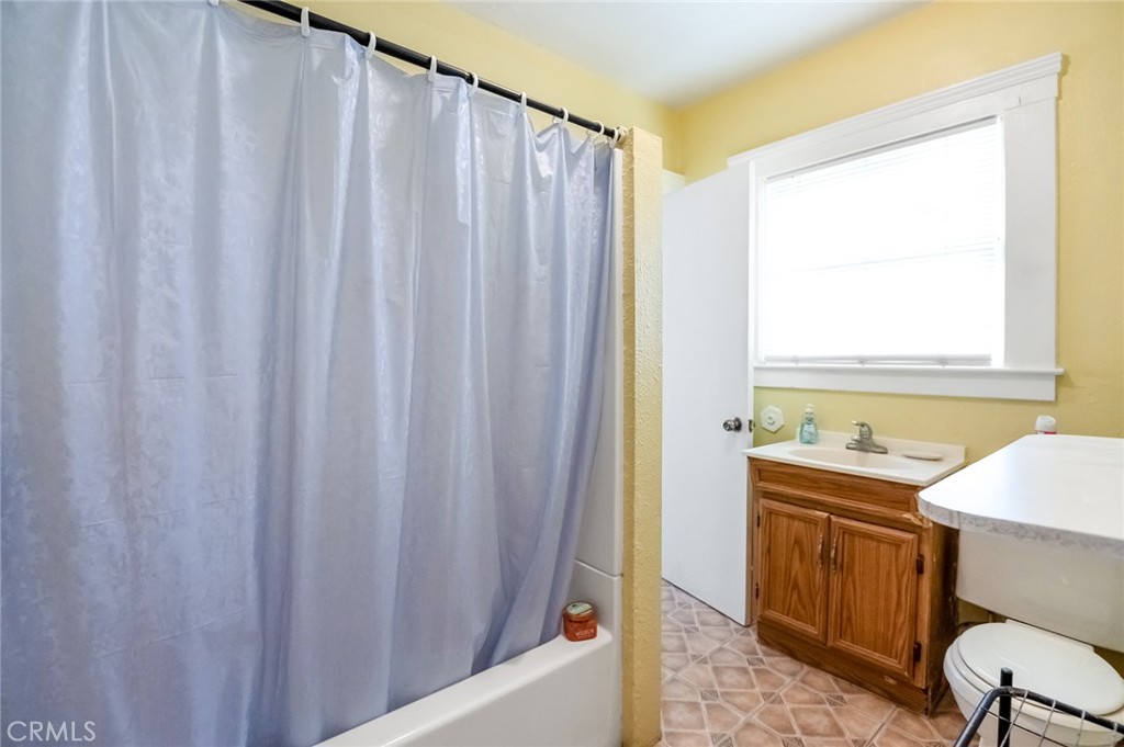 414 W Cameron, Hanford, CA 93230