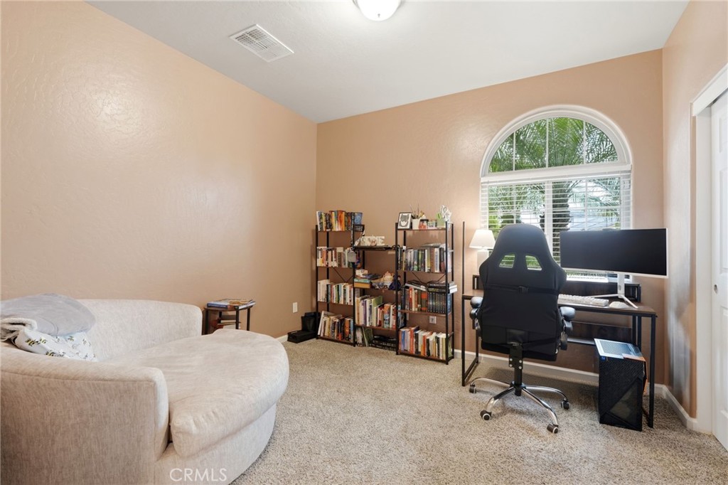 1428 N Leila St, Visalia, CA 93291