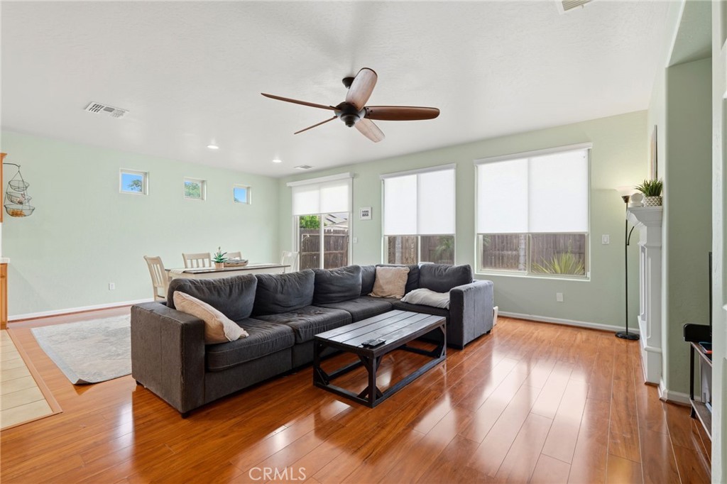 1428 N Leila St, Visalia, CA 93291