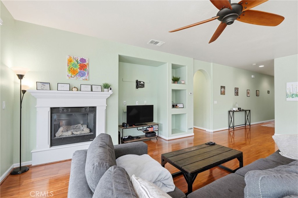 1428 N Leila St, Visalia, CA 93291