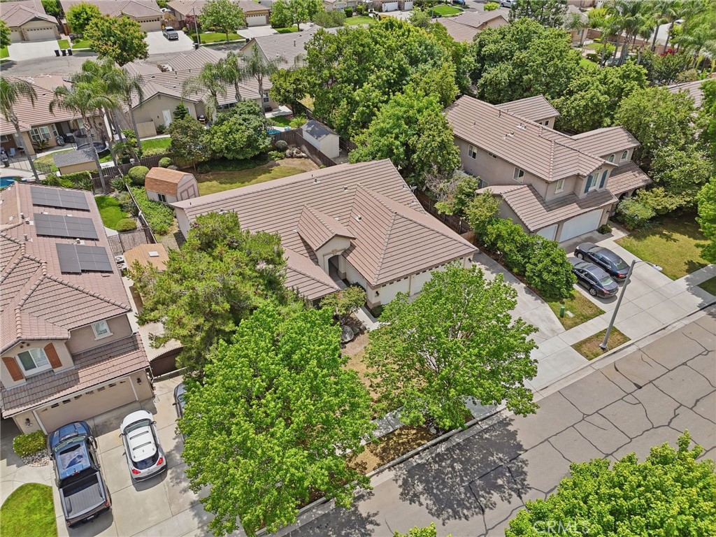 6111 W Pryor Ct, Visalia, CA 93277