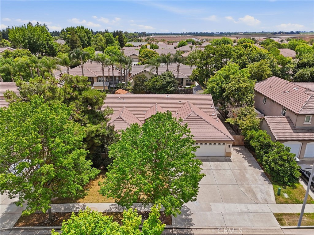6111 W Pryor Ct, Visalia, CA 93277
