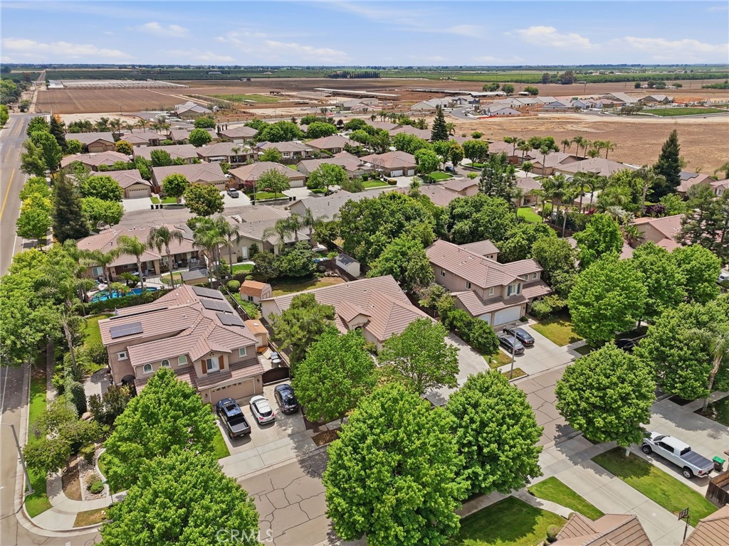 6111 W Pryor Ct, Visalia, CA 93277
