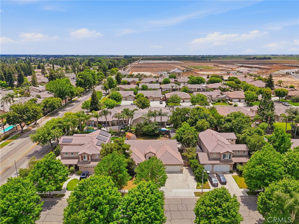 6111 W Pryor Ct, Visalia, CA 93277