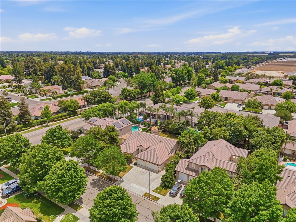 6111 W Pryor Ct, Visalia, CA 93277