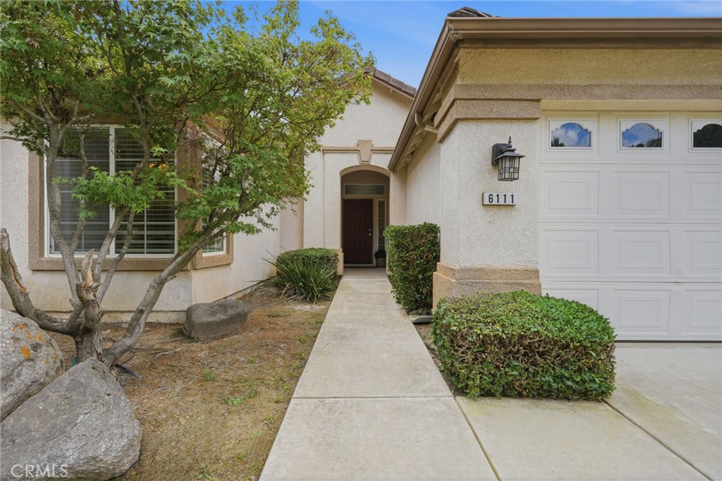 6111 W Pryor Ct, Visalia, CA 93277