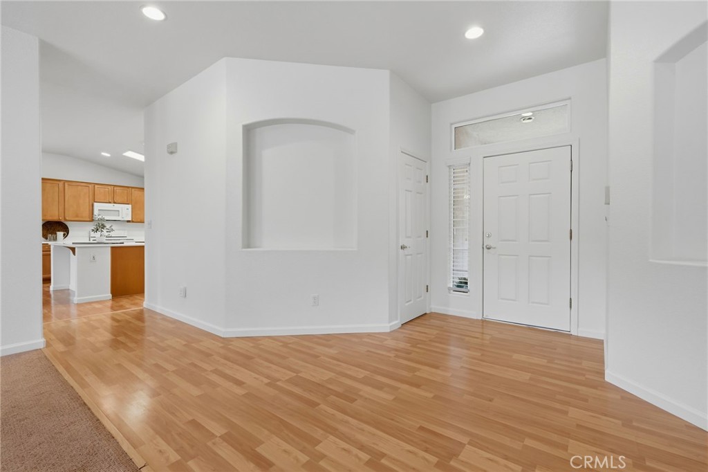 6111 W Pryor Ct, Visalia, CA 93277